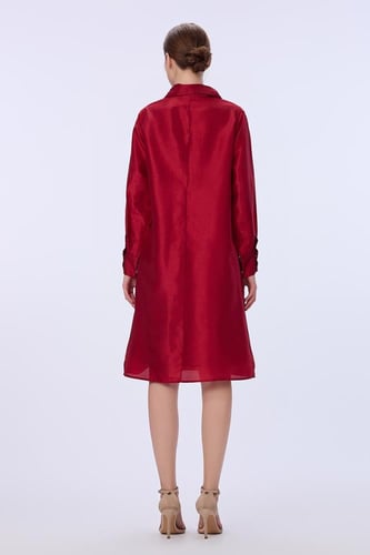 فستان ستان احمر مزين بالكريستال