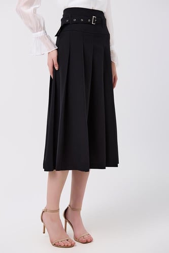 تنورة كريب بثنيات