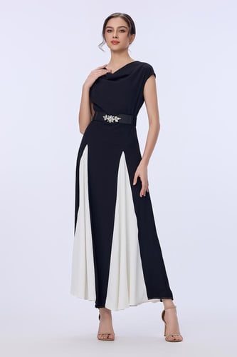 فستان كريب اسود بقصات كلوش