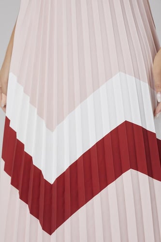 تنورة كريب بليسيه