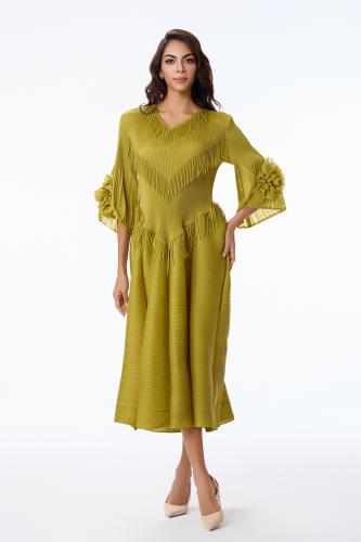 فستان بليسيه اخضر مع هدب