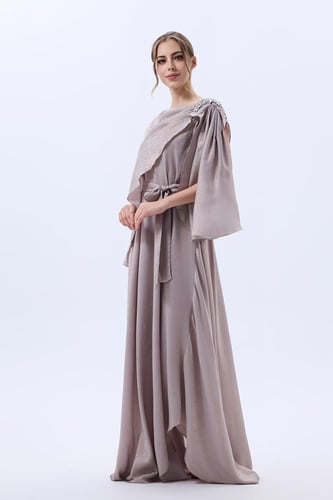 فستان شيفون مع كايب