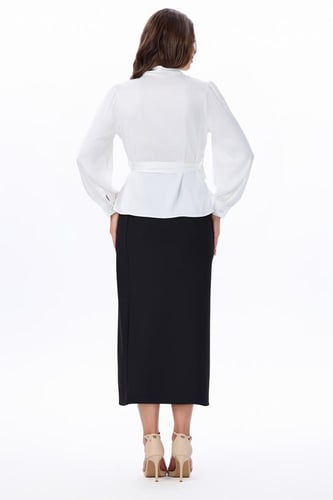 بلوزة اوف وايت بحزام على الخصر