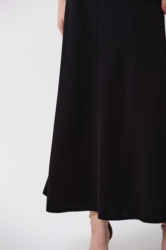 تنورة كريب أسود كلوش