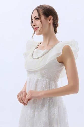 فستان تول مطرز مع ياقة كشكش