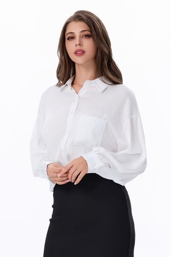 بلوزة اوف وايت بتصميم كلاسيكي