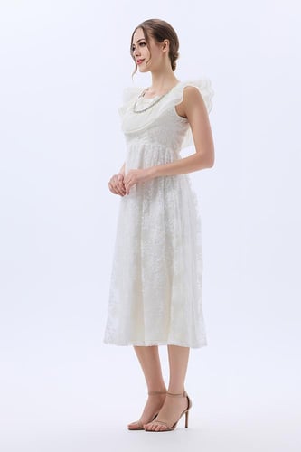 فستان تول مطرز مع ياقة كشكش