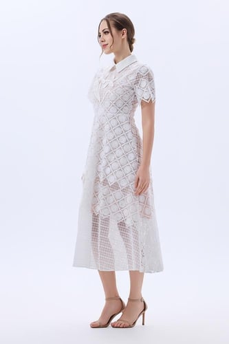 فستان دانتيل مع ورد