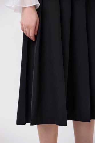 تنورة كريب بثنيات