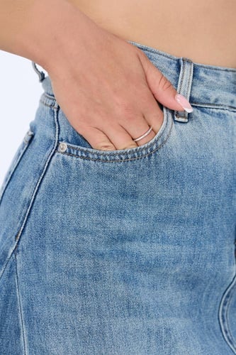 تنورة جينز ميدي