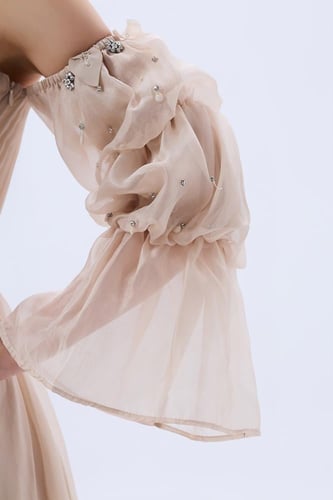 فستان اورغنز مع الورود