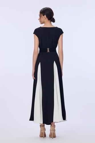 فستان كريب اسود بقصات كلوش