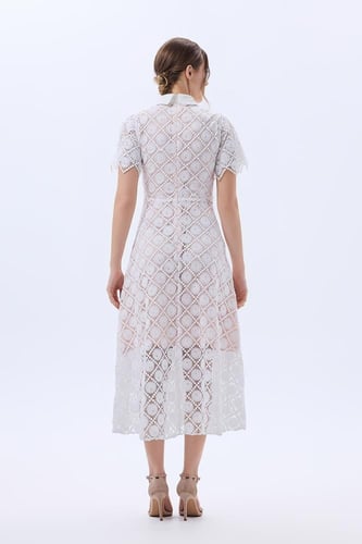 فستان دانتيل مع ورد