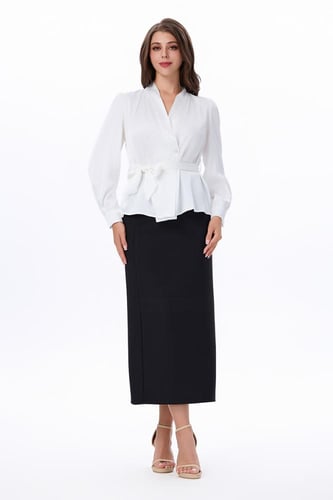 بلوزة اوف وايت بحزام على الخصر