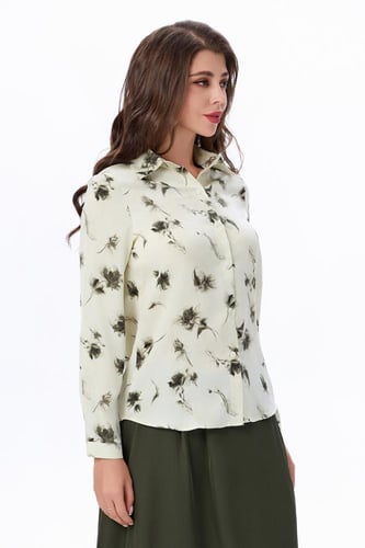 بلوزة اوف وايت بتصميم ورود