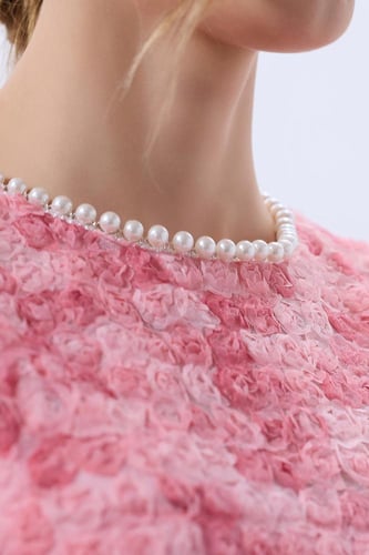 فستان تول بشكل الورد