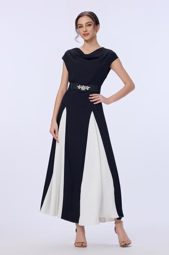 فستان كريب اسود بقصات كلوش