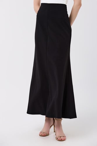 تنورة كريب أسود كلوش