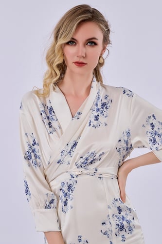 فستان ساتين بنقشة الورود الزرقاء