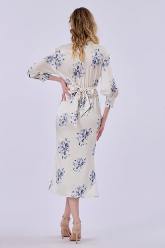 فستان ساتين بنقشة الورود الزرقاء