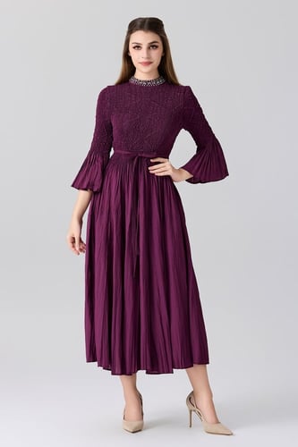 فستان شيفون عنابي بياقة من الؤلؤ