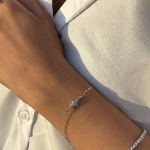 اسورة مستوحاة من السيف السعودي