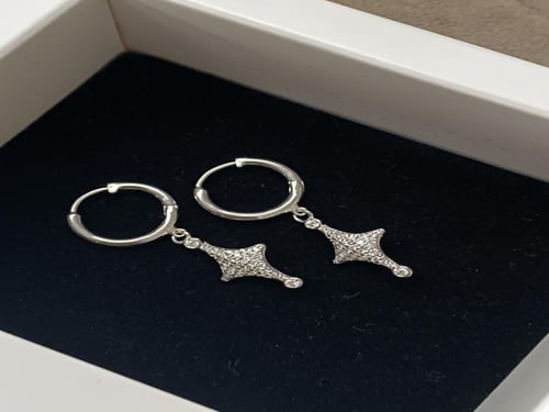 حلق مستوحى من السيف العربي