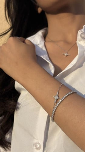 اسورة مستوحاة من السيف السعودي