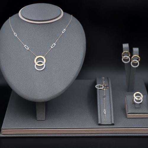 طقم ذهب بتصميم عالمي