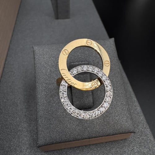 طقم ذهب بتصميم عالمي