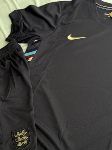 طقم منتخب انجلترا الاحتياطي 2024-2025