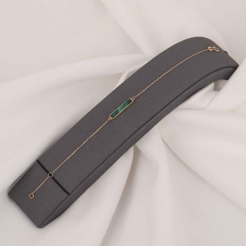 اسوارة ذهب مستطيل باللون الأخضر ( عيار 18 )
