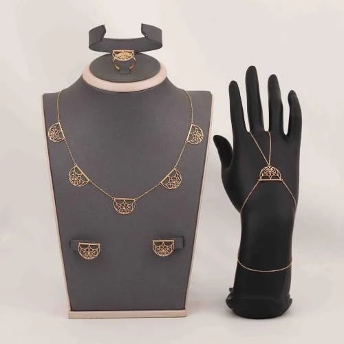 طقم ذهب بزخرفة إسلامية ( عيار 21 )