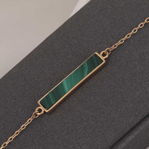 اسوارة ذهب مستطيل باللون الأخضر ( عيار 18 )