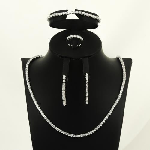 طقم ذهب ابيض تنسي (عيار 18)