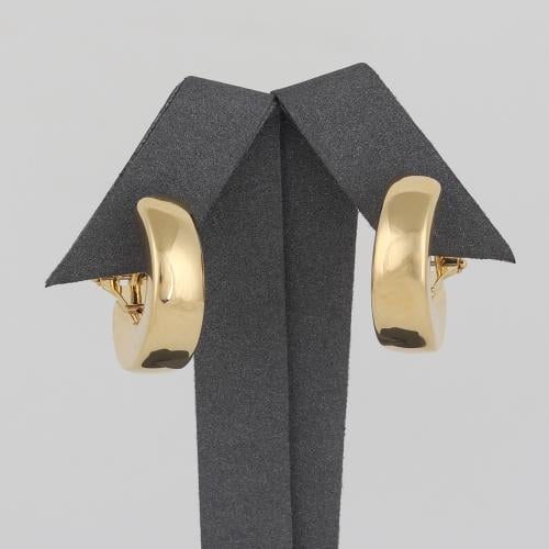 حلق ذهب دائري بنقشة ( عيار 18 )