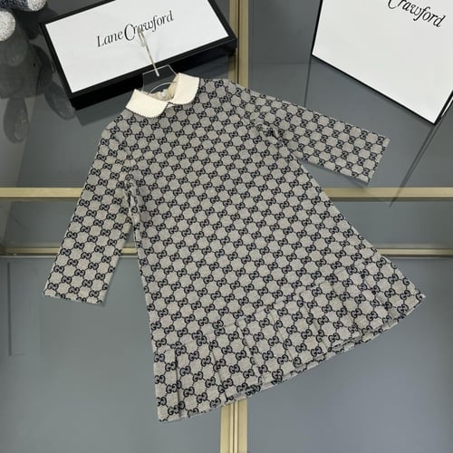 فستان قوتشي كلاسيكي بنقشة المونوغرام