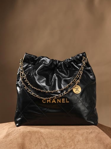 CHANEL 22 HANDBAG - Calfskin