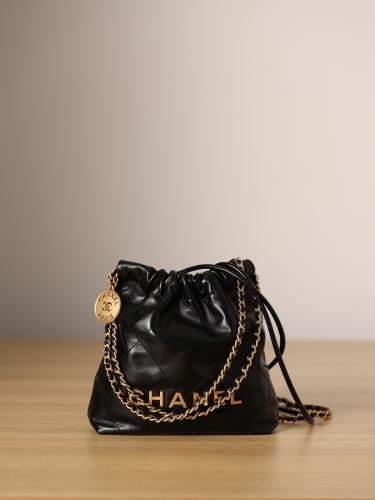 CHANEL 22 SMALL HANDBAG - Calfskin