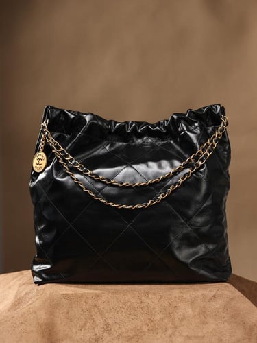 CHANEL 22 HANDBAG - Calfskin