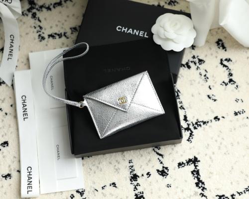 Chanel envelope card holder / حامل بطاقات شانيل على شكل ظرف