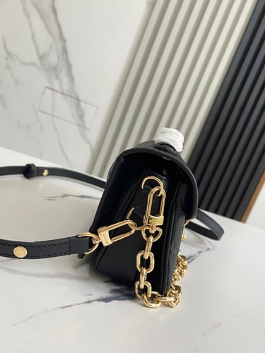 LV Pochette Metis 21.5cm