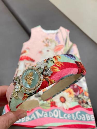 فستان فلورل دولتشي اند غابانا مع الطوق