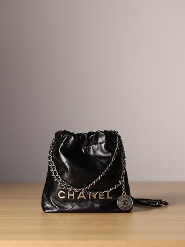 CHANEL 22 SMALL HANDBAG - Calfskin