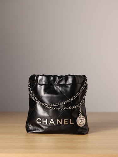 CHANEL 22 SMALL HANDBAG - Calfskin
