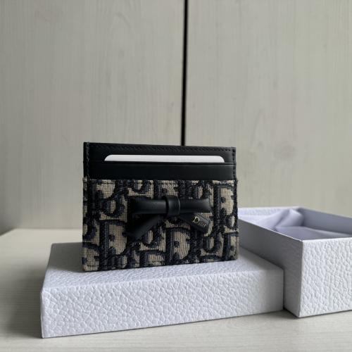 Saddle Bloom Card Holder / حامل بطاقات سادل بلوم