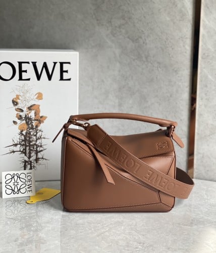 Loewe Puzzle Bag (لووي بازل باغ)