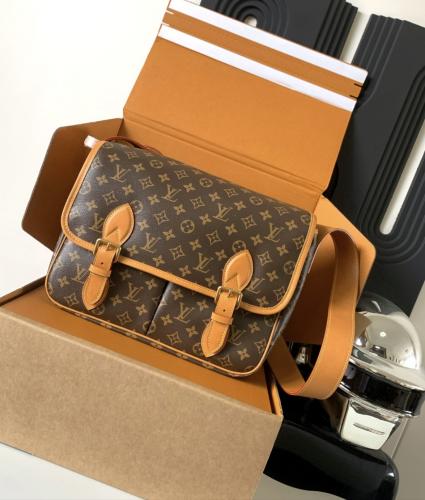 Louis Vuitton Monogram Canvas Messenger Bag