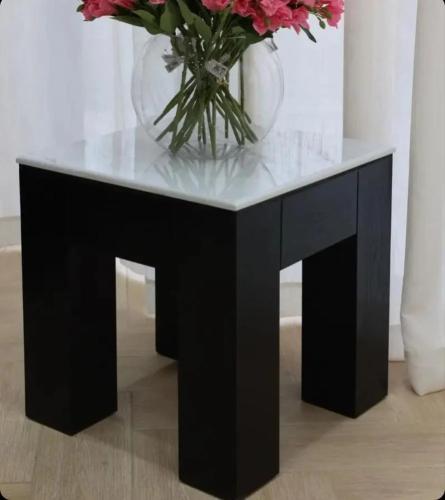 طاولة زاوية خشب سنديان سطح رخام