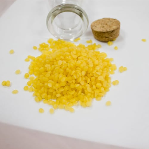 حبيبات شمع النحل الأصفر